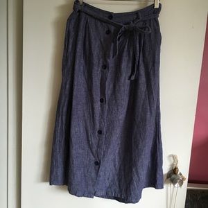 Blue cotton linen skirt with cinch tie, buttons, pockets
30” waist- 41” length